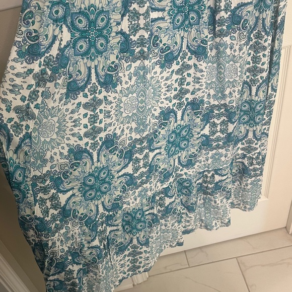 NWT BloomChic Teal and White Floral Maxi Dress - Picture 4 of 5